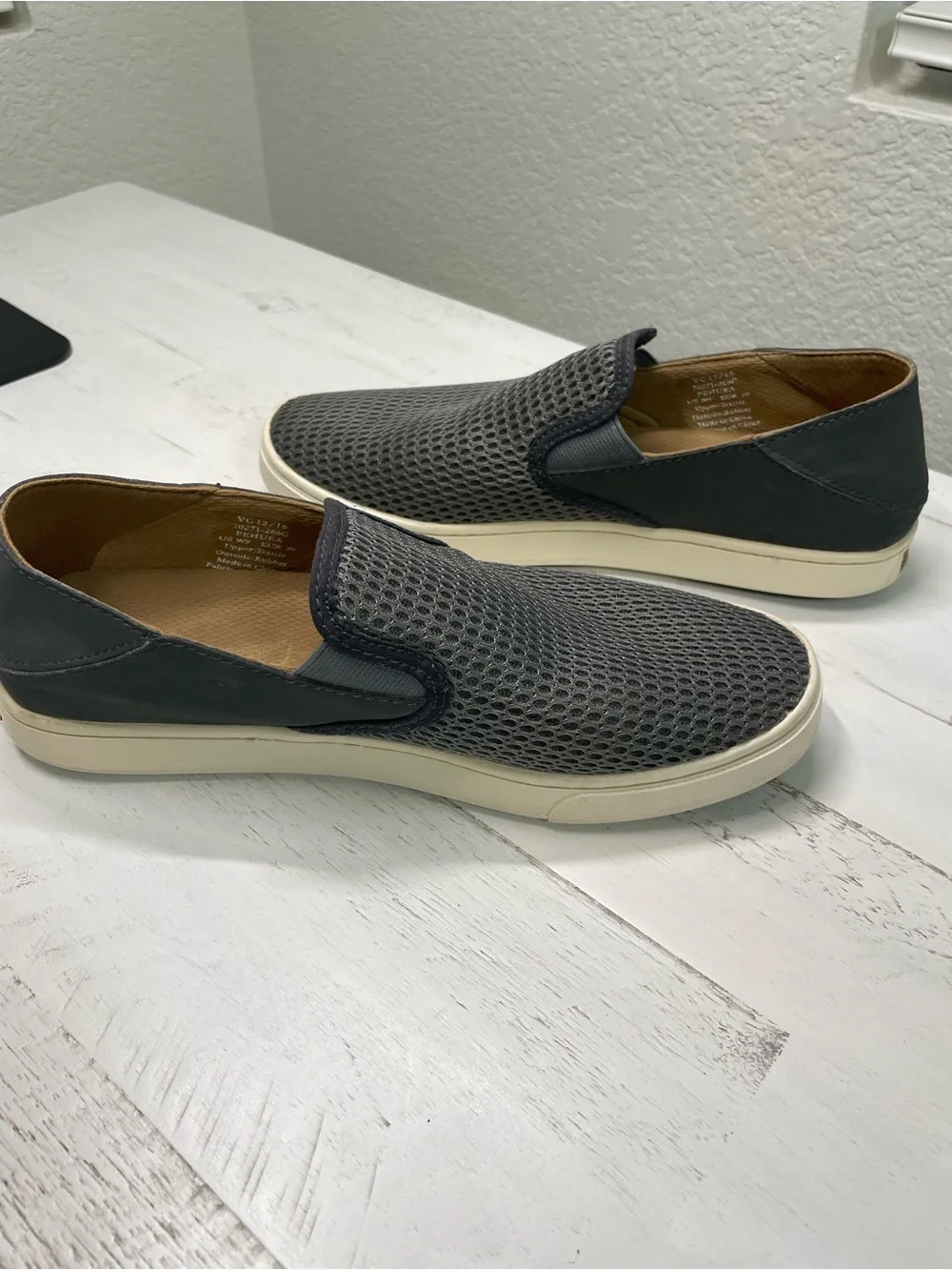 OluKai Pehuea Pavement Gray Mesh Slip-On Sneakers Women’s Size 9 Comfort Shoes